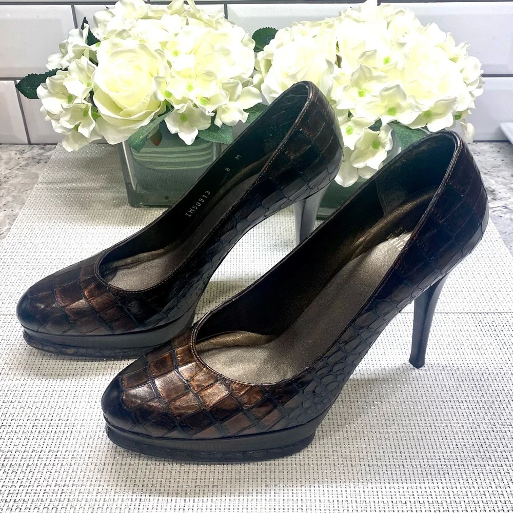 Preowned Stuart Weizmann crocodile heels size 8